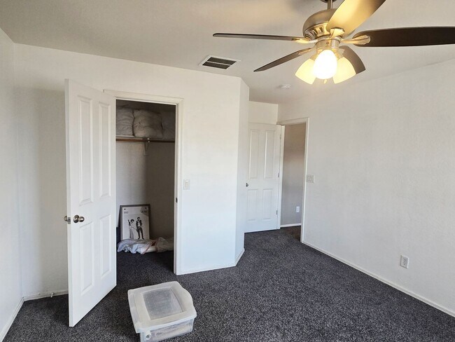 Building Photo - 2 story 3-bed, 2-bath home in San Tan Valley!