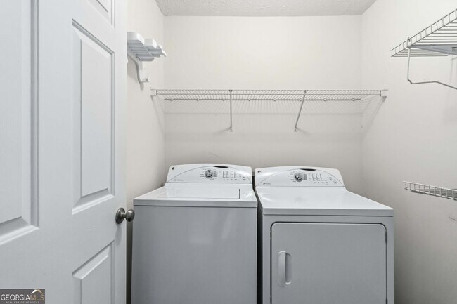 Building Photo - 825 Somerset Vale Dr