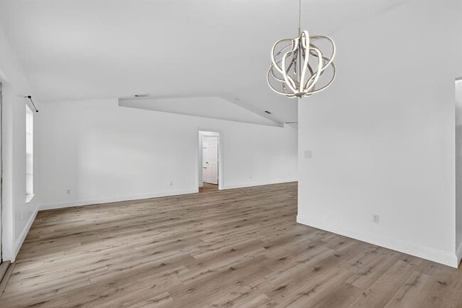 Building Photo - 497 SW Lacroix Ave