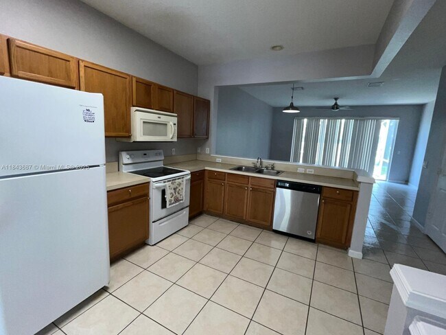 Building Photo - 1093 Woodfield Rd