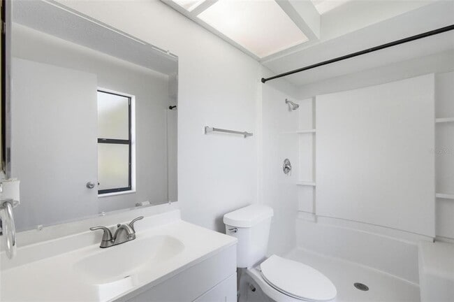 Building Photo - 8 Blakeport Ln