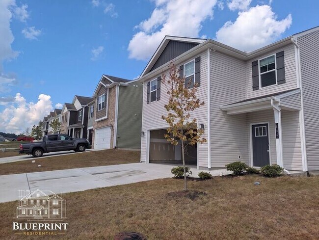 Building Photo - 2024 build, great neighborhood, stainless appliances, granite countertops!