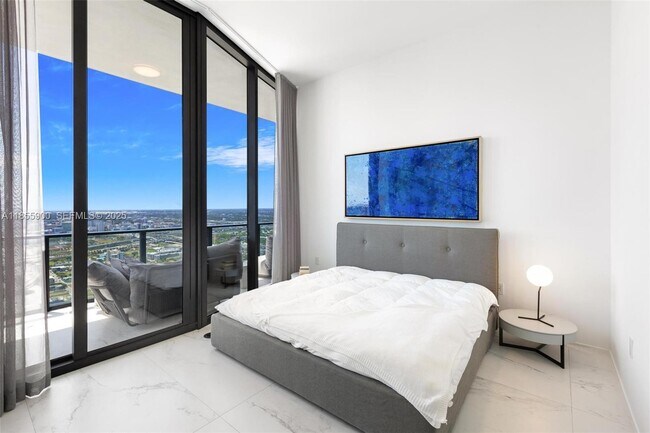 Building Photo - 1000 Biscayne Blvd