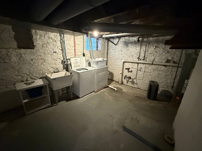 Building Photo - 675 Linwood Ave