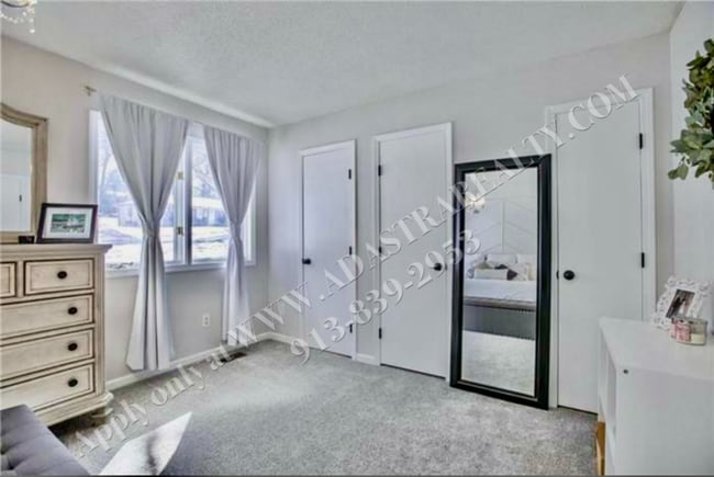 Building Photo - Beautiful UPDATED Ranch in Mission-Availab...