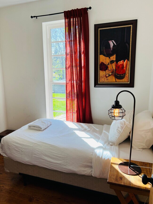 Building Photo - 3209 W Fairview Pl