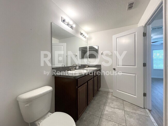 Building Photo - REDUCED with $300 Credit for 8/1 Move-in Spacious 3/2.5/1 Townhome in Riverview