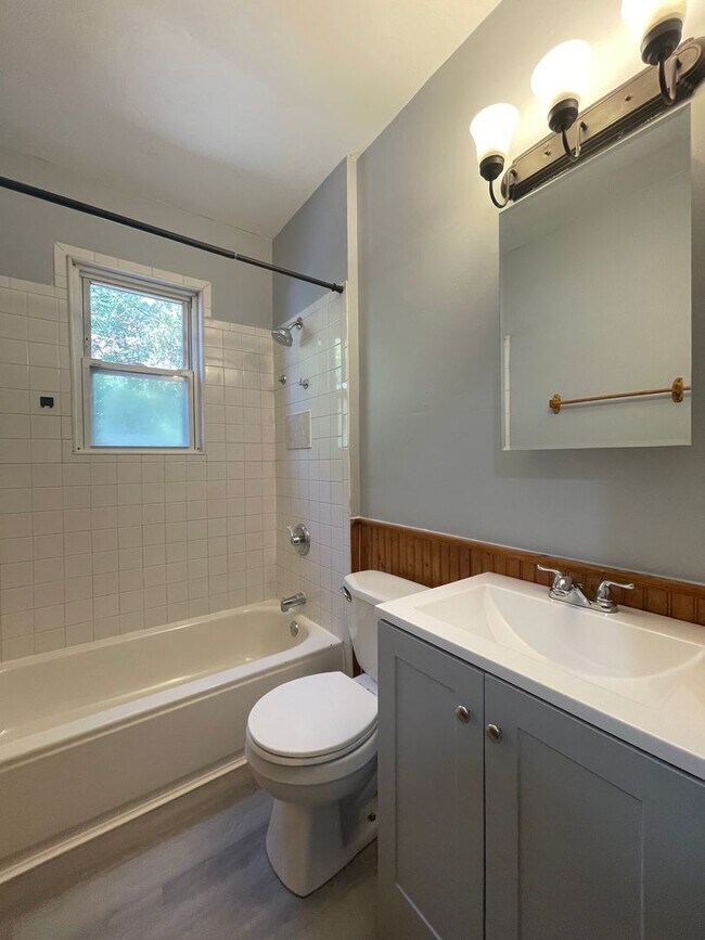 Building Photo - 124-126 Appleton