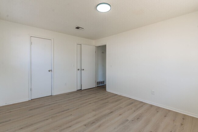 Building Photo - 5113 S Briarwood Dr