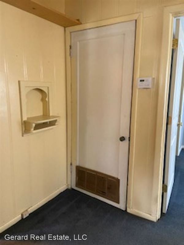 Building Photo - 342 College Dr