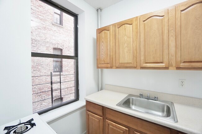 Building Photo - 235 W 146th St