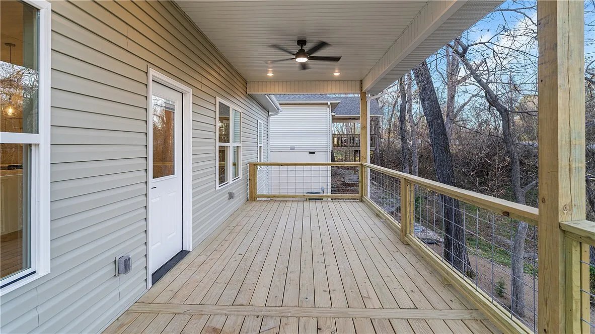 Building Photo - 5 Burnham Dr