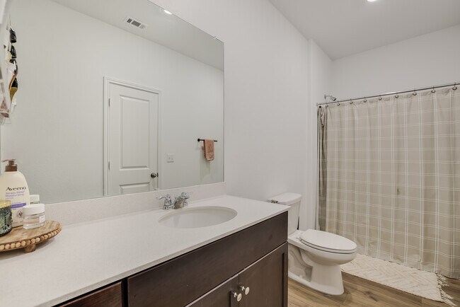 Building Photo - 2712 Louris Ln