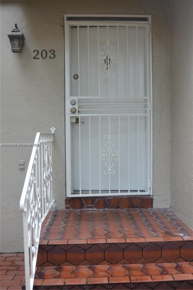 Building Photo - 10221 Fontainebleau Blvd