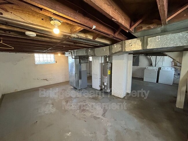 Building Photo - 101 E Bruce Ave