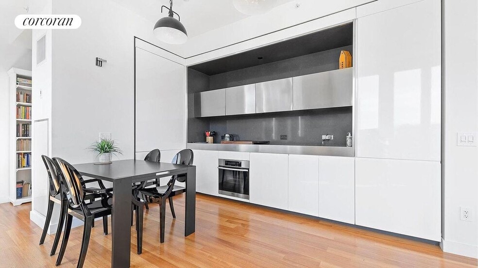 Building Photo - 15 S William St