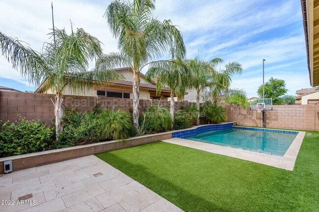 Building Photo - 1544 E Hummingbird Way