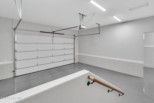 Building Photo - 1584 Majestic Way