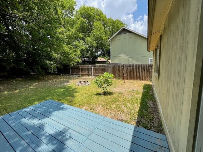 Building Photo - 7712 Elderberry Dr