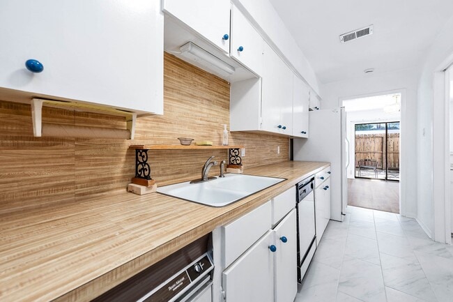 Building Photo - 4507 Medinah Pl