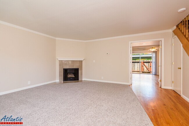 Building Photo - 457 Oak Ave