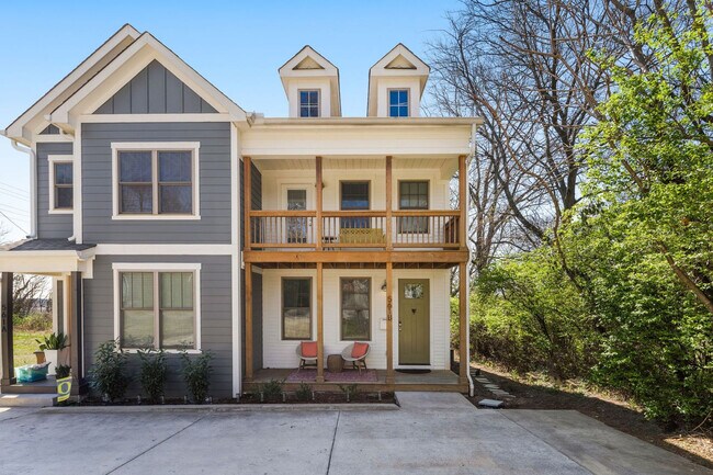 Building Photo - 559 Veritas St