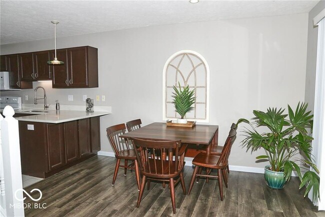 Building Photo - 8362 Enclave Blvd