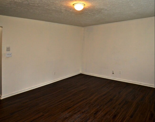 Building Photo - 1917 #16 Rainbow FRST