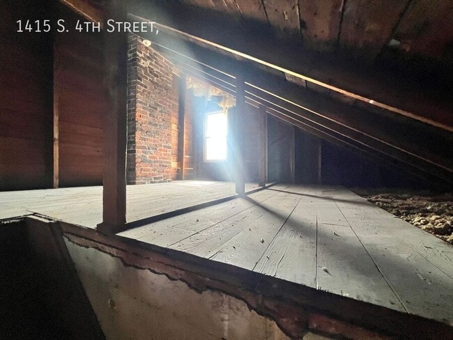 Building Photo - 1415 S 4th St