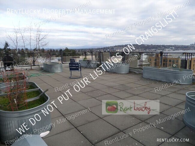 Building Photo - 4031 Aurora Ave N