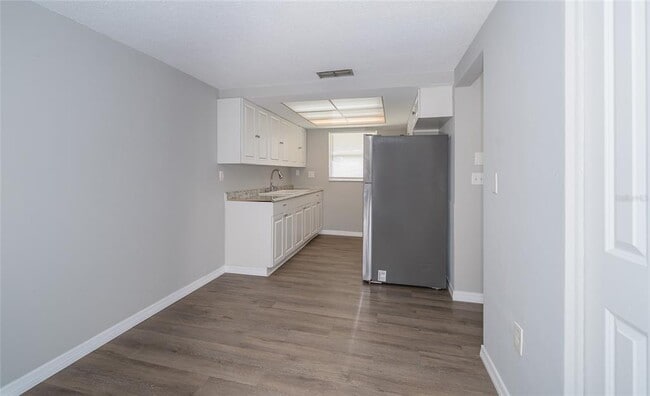 Building Photo - 7911 Foxwood Dr
