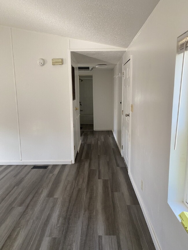 Building Photo - 3 Bedroom in Rifle