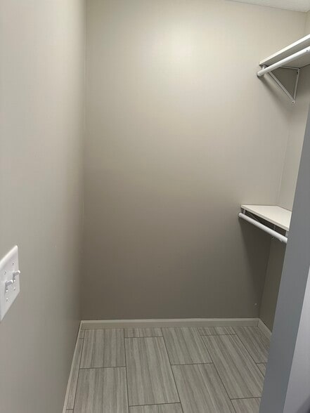 Building Photo - 208 25th St SE