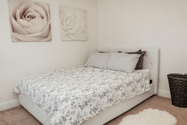 Building Photo - 641 Territory Ln