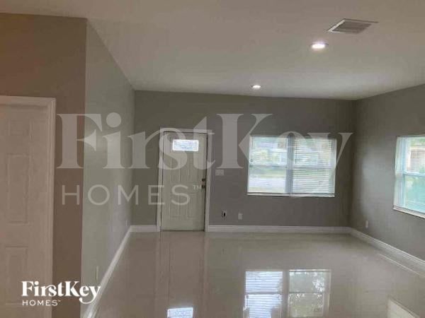 Building Photo - 2835 NW 14th St