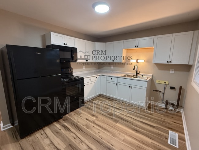 Building Photo - 5702 Mendota Dr