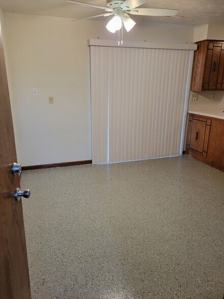 Building Photo - 211 W Glenmore Dr