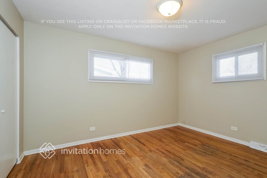 Building Photo - 724 W James St