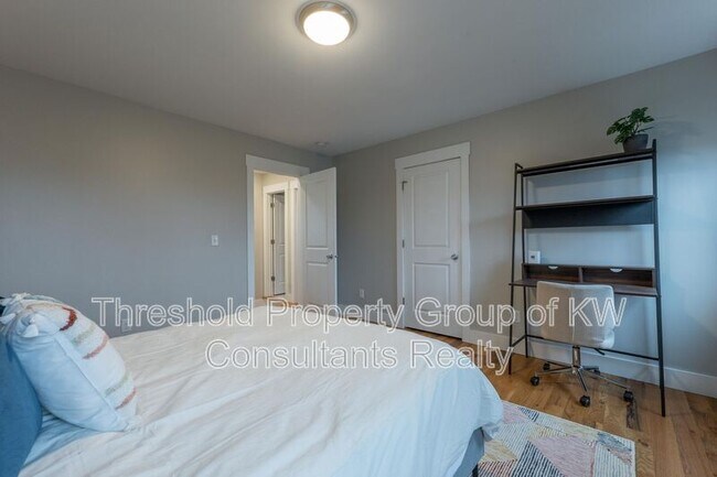 Building Photo - 65 E 7th Ave