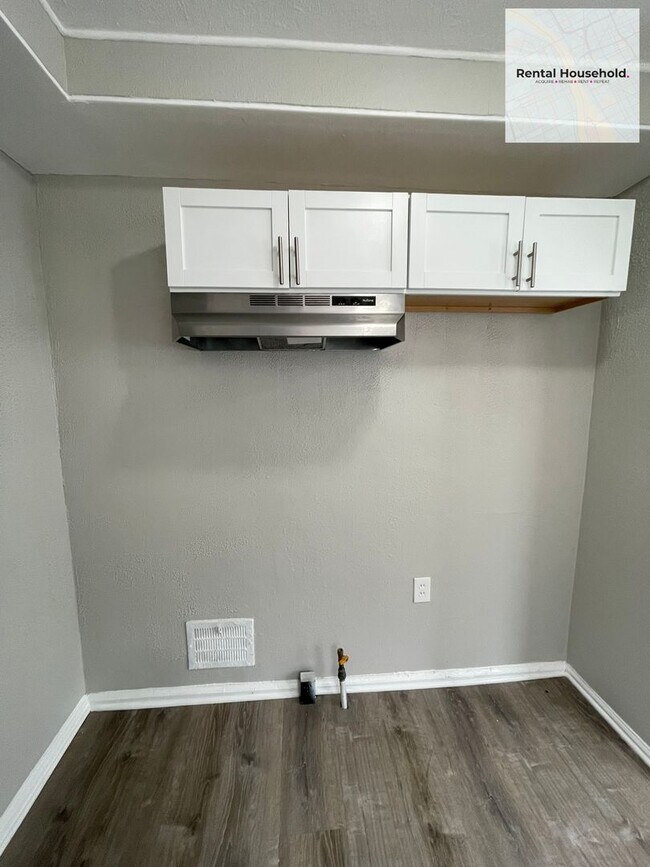 Building Photo - Newly Renovated 3-Bedroom Bungalow