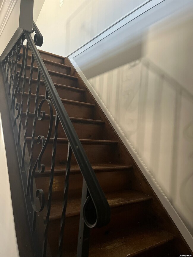 Building Photo - 67 Unqua Rd