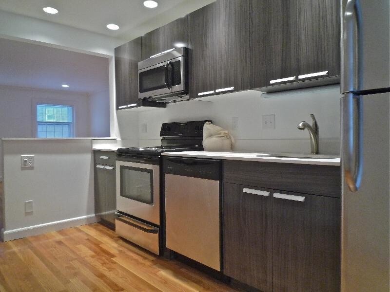 Building Photo - 67 Wyman St