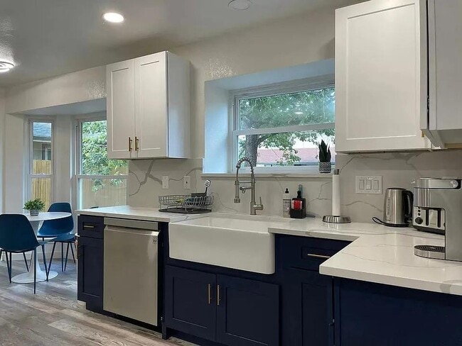 Building Photo - 2502 Tracy Cove