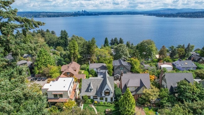 Building Photo - 4Bd/1.75Ba Seattle House