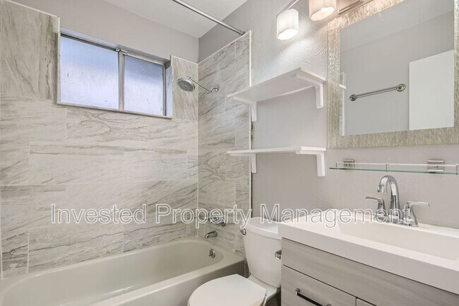 Building Photo - 401 W Bates Ave