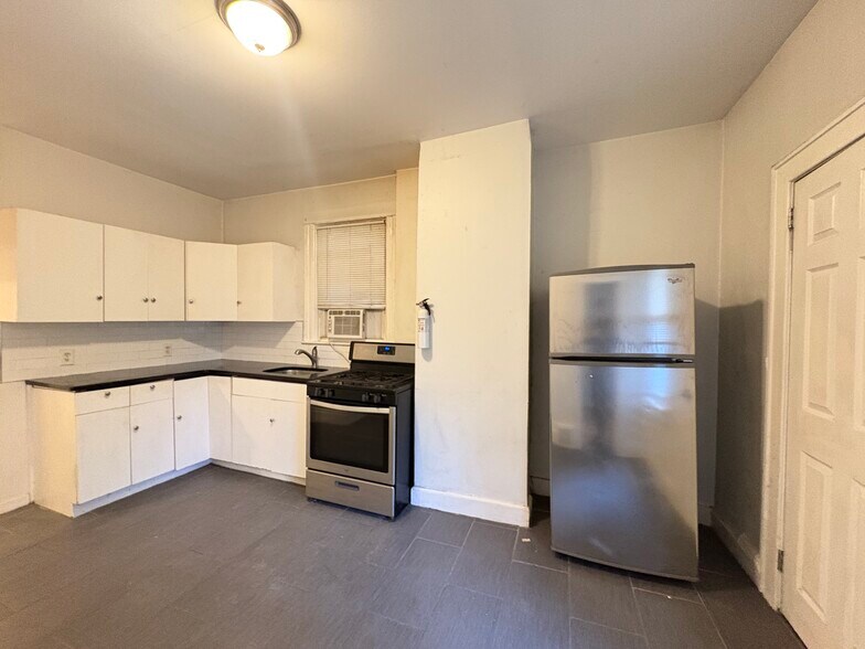 Unit 1 - 346 Armstrong Ave