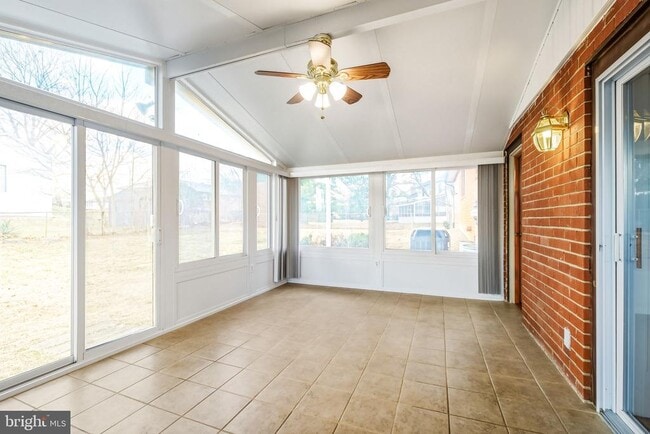 Building Photo - 18724 Bloomfield Rd