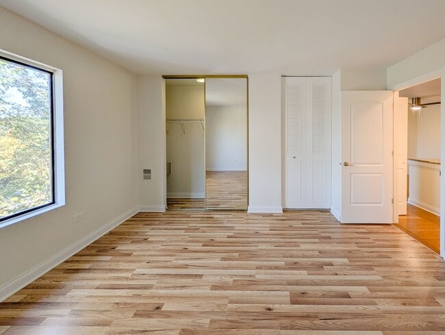 Building Photo - Waterbury Pointe Condominiums