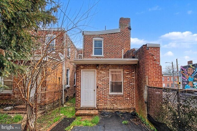 Building Photo - 203 N Dupont St