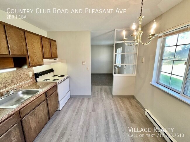 Building Photo - 605 Country Club Rd